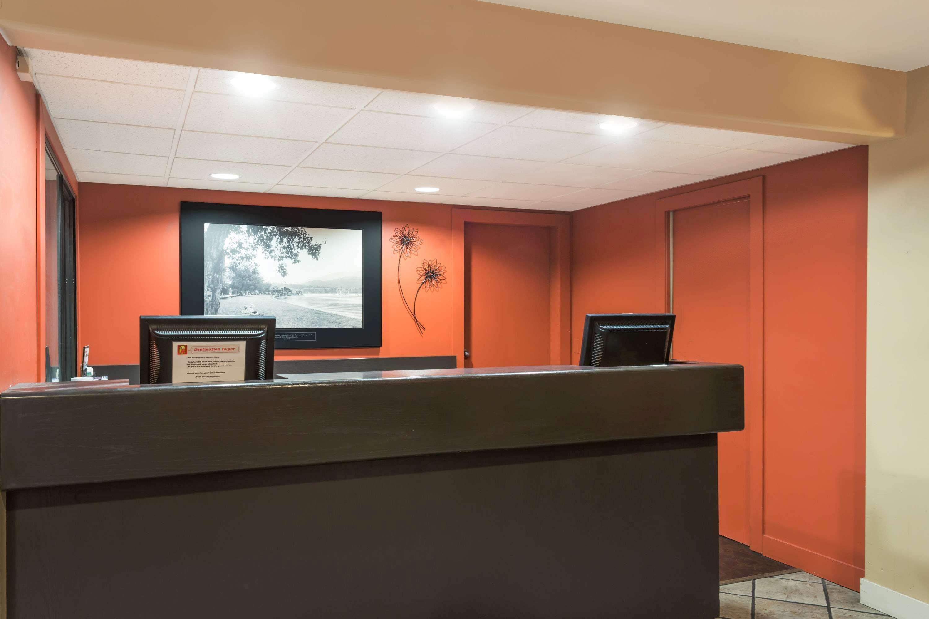ซูเปอร์ 8 บาย วินด์แฮม เคโลว์นา บริติชโคลัมเบีย Hotel ภายนอก รูปภาพ