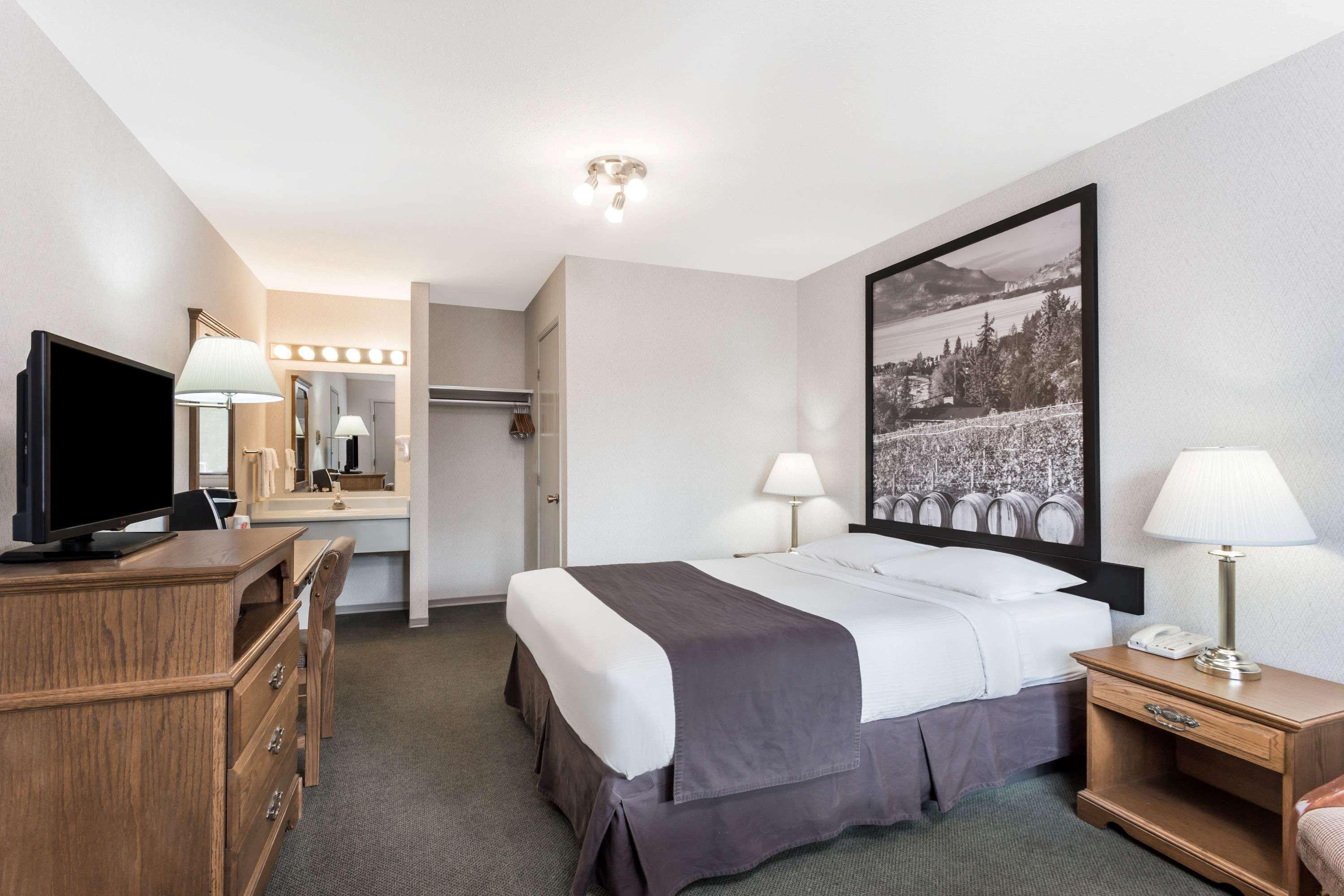 ซูเปอร์ 8 บาย วินด์แฮม เคโลว์นา บริติชโคลัมเบีย Hotel ภายนอก รูปภาพ