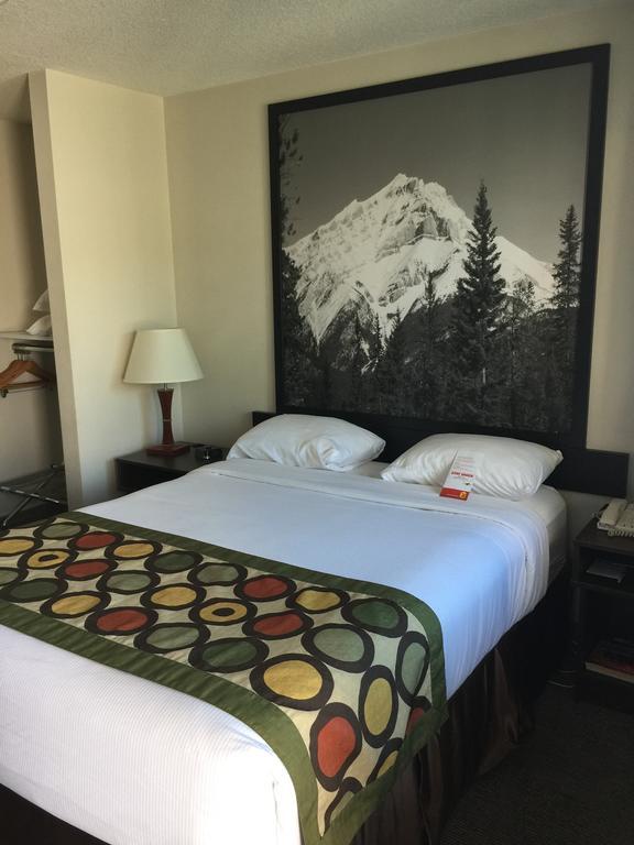 ซูเปอร์ 8 บาย วินด์แฮม เคโลว์นา บริติชโคลัมเบีย Hotel ภายนอก รูปภาพ