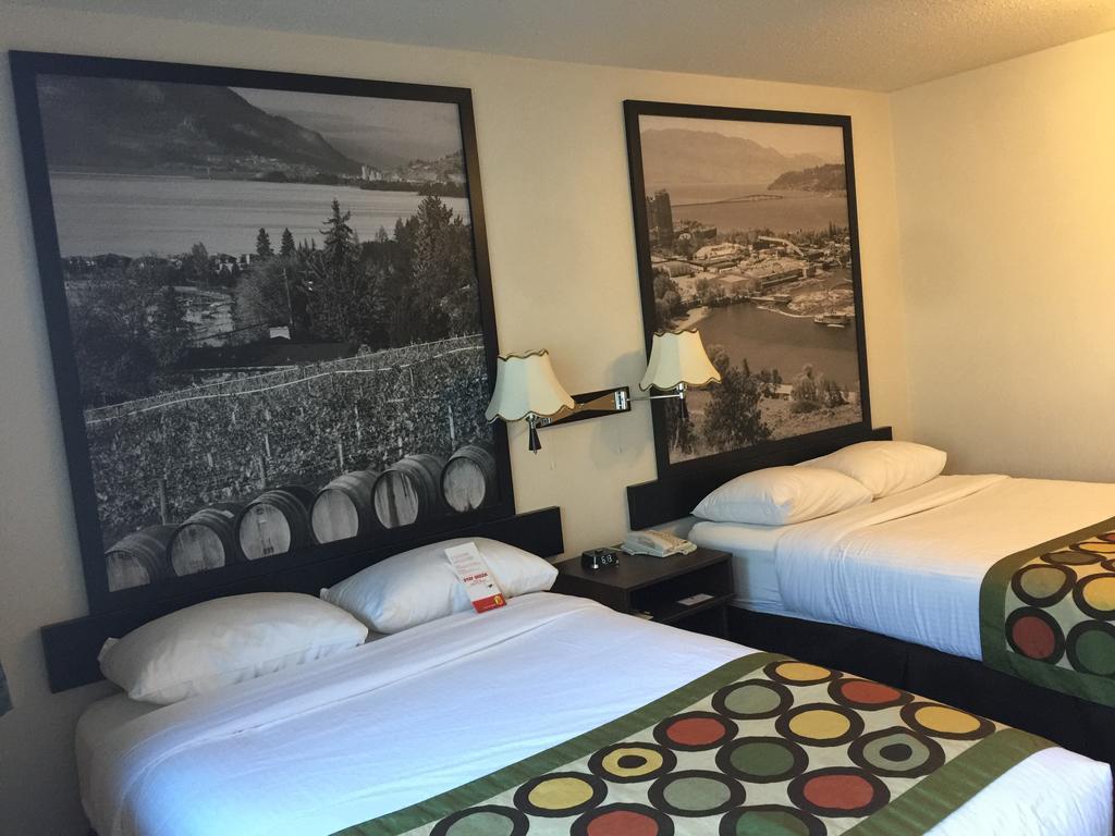 ซูเปอร์ 8 บาย วินด์แฮม เคโลว์นา บริติชโคลัมเบีย Hotel ภายนอก รูปภาพ