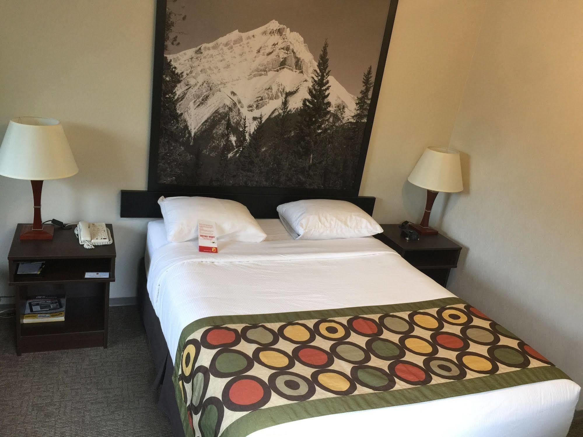 ซูเปอร์ 8 บาย วินด์แฮม เคโลว์นา บริติชโคลัมเบีย Hotel ภายนอก รูปภาพ