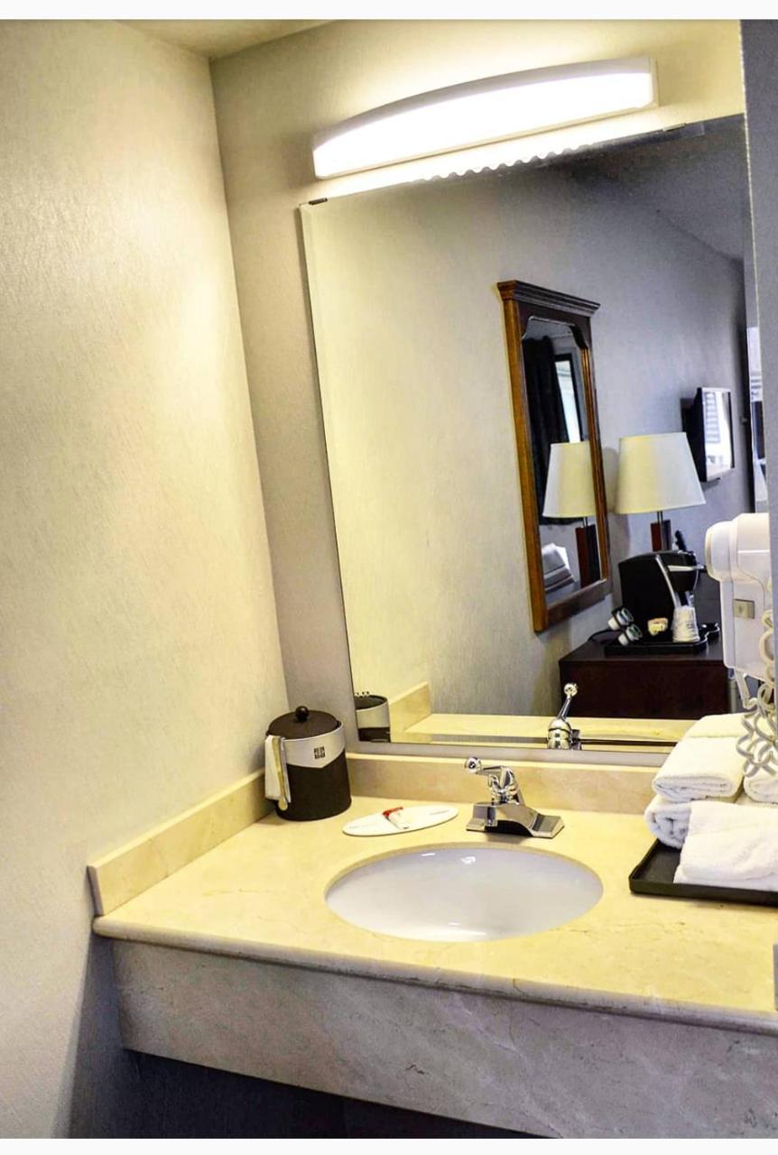 ซูเปอร์ 8 บาย วินด์แฮม เคโลว์นา บริติชโคลัมเบีย Hotel ภายนอก รูปภาพ